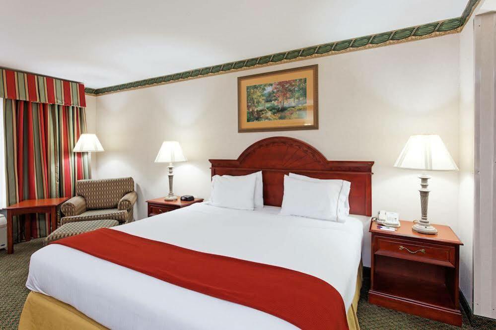 Holiday Inn Express & Suites Tupelo, An Ihg Hotel Kamer foto